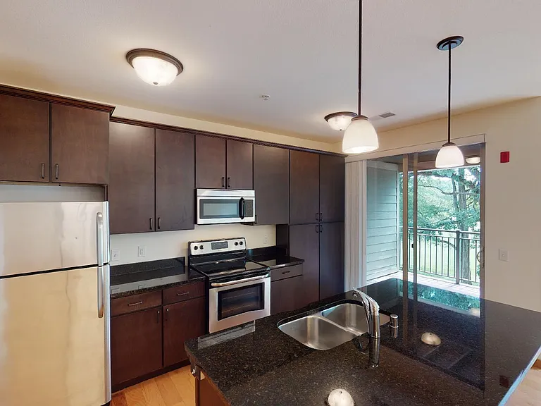 2628 Arbor Dr — Photo 2