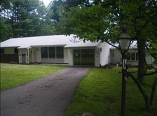 17 Roslyn Rd, Branchville, NJ 07826