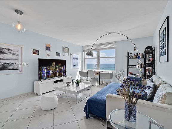 5th image of 2899 Collins Ave APT 945