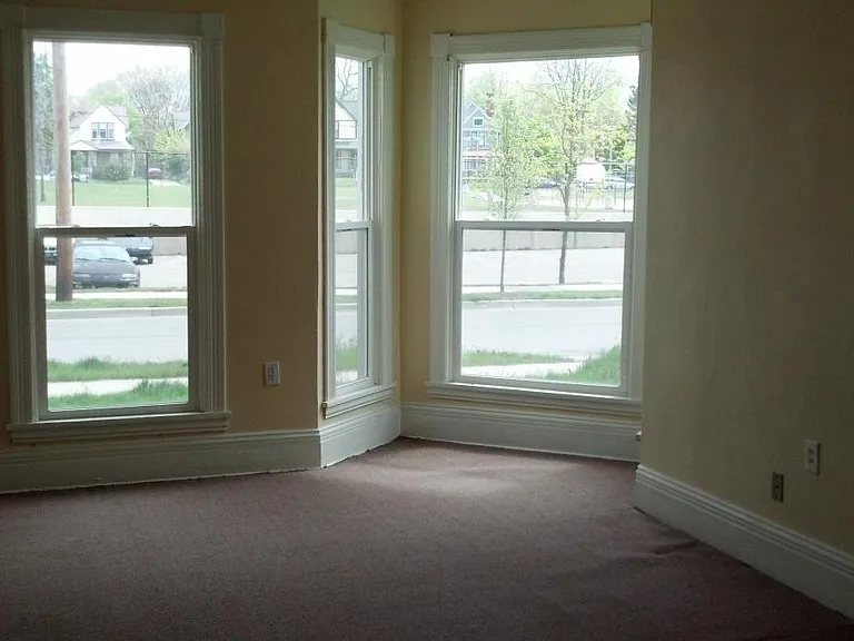 415 James Ave SE #1 — Photo 2