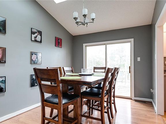 5th image of 2828 Farm Creek Dr