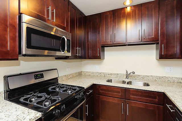 2nd image of 2818 Ridgeland Ave APT 301