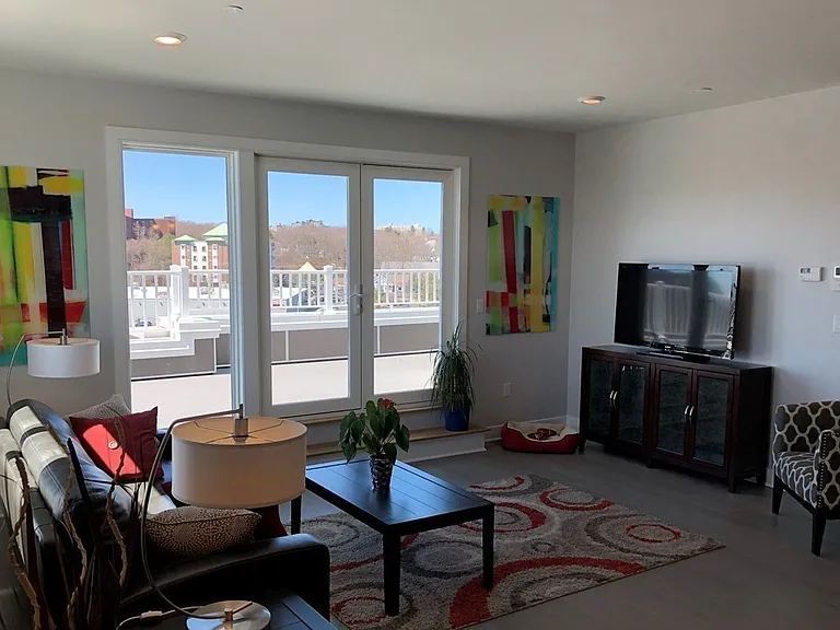 18 Cliveden St #604 — Photo 9