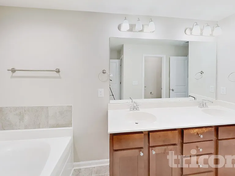 305 Woodfern Ct — Photo 10
