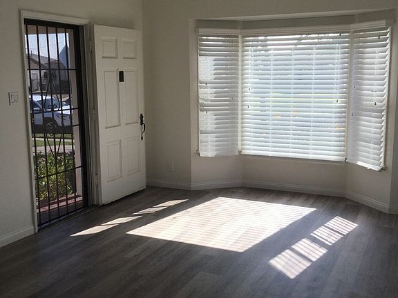 5th image of 3211 W 82nd St