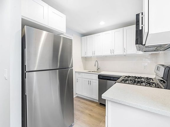 4th image of 11 Saddlewood Ct