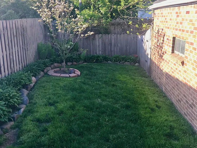 410 Catalpa Dr — Photo 17