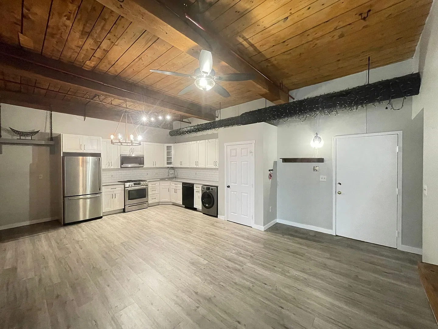 2 bed, 1.0 bath, 800 sqft, $1,750 — Photo 1