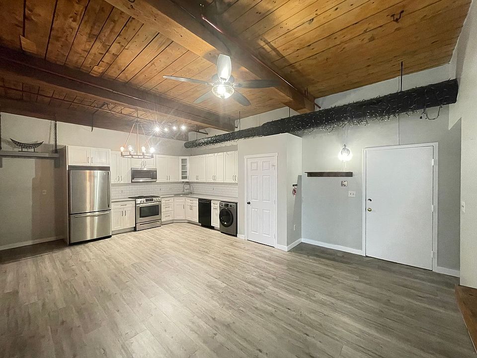 1st image of 471 Silver St APT 104