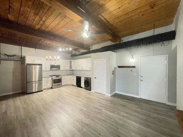 471 Silver St APT 104, Manchester, NH 03103