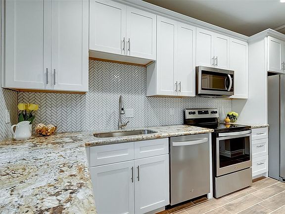 Kitchen 15' x 13' in size