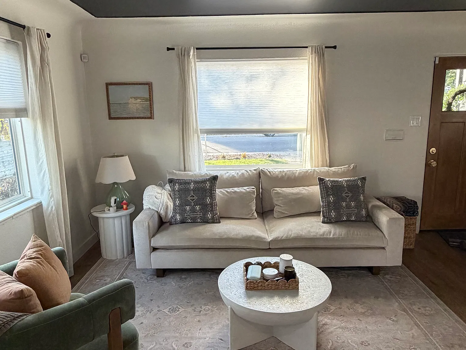 2 bed, 850 sqft, $2,675 — Photo 2