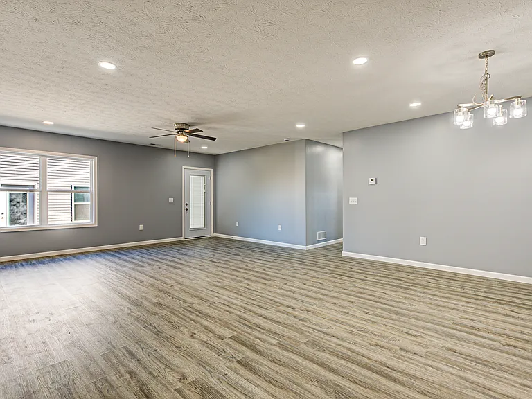 160 Shirley Blvd #B — Photo 3
