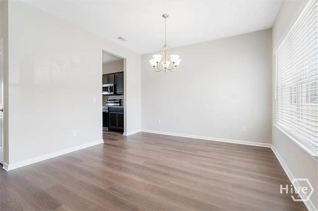 4 bed, 2.5 bath, 2236 sqft, $2,400 — Photo 3