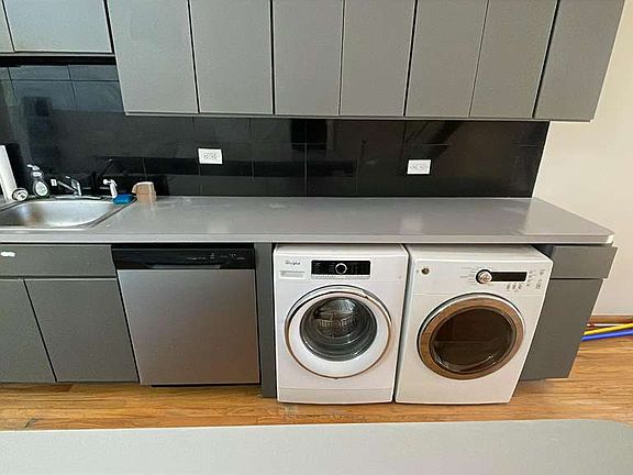 5th image of 1068 Halsey St #2