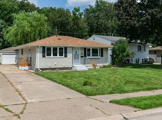 391 33rd Avenue Ct, East Moline, IL 61244