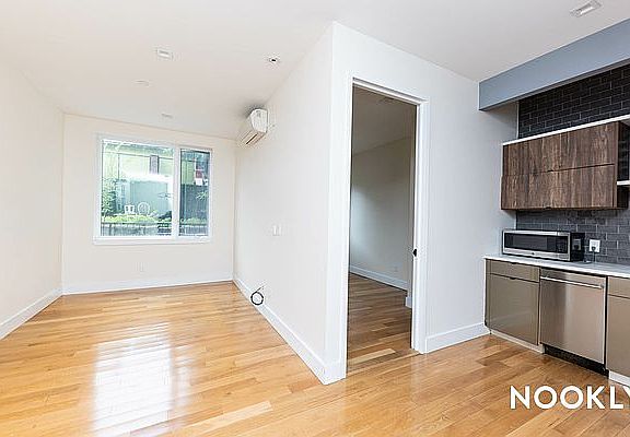 4th image of 34 Belvidere St APT 1L