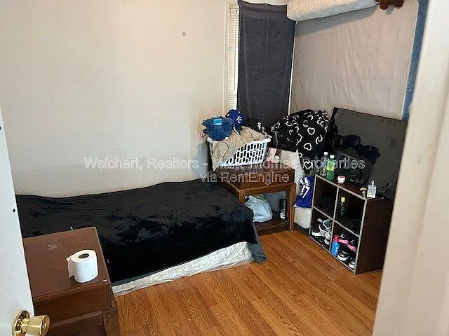 2 bed, 1.0 bath, 910 sqft, $1,250 — Photo 2