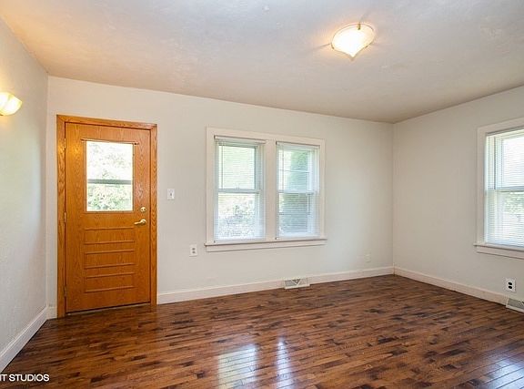 3rd image of 331 Ash Ave