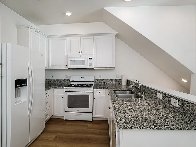 7235 N Cedar Rd — Photo 5