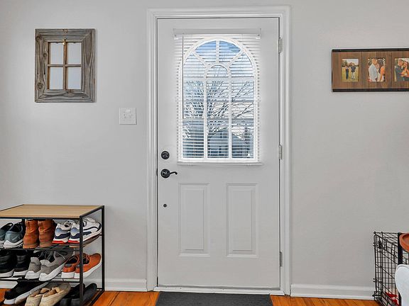 3rd image of 668 E Beechwold Blvd