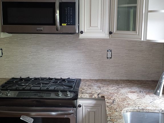 3rd image of 2552 Mickle Ave