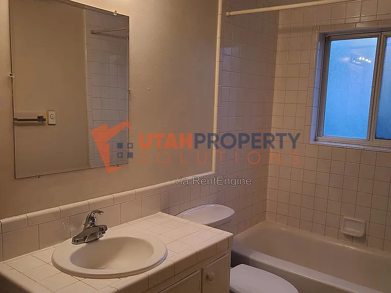 4951 S Center St #6 — Photo 9