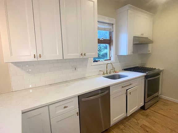 3rd image of 304 Sharon Ave Floor 1