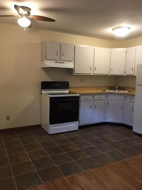 Kitchen - 134 Flintridge Dr