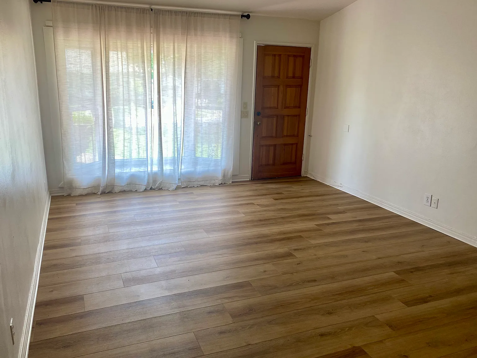 3 bed, 1114 sqft, $1,300 — Photo 2