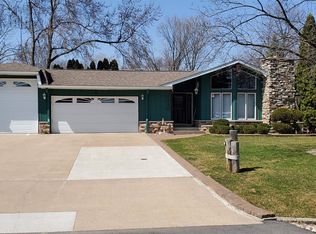 1280 Sunset Ln, Menasha, WI 54952