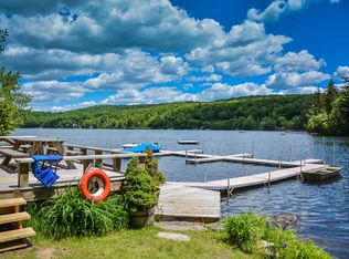 48 Landing Ln, Wilmington, VT 05363