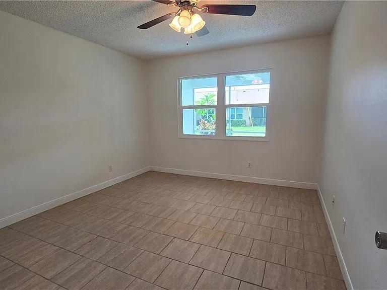 4624 SE 6th Ave #1G — Photo 7