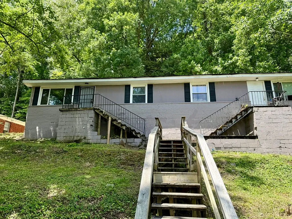 2 bed, 1.0 bath, 762 sqft, $950 — Photo 1