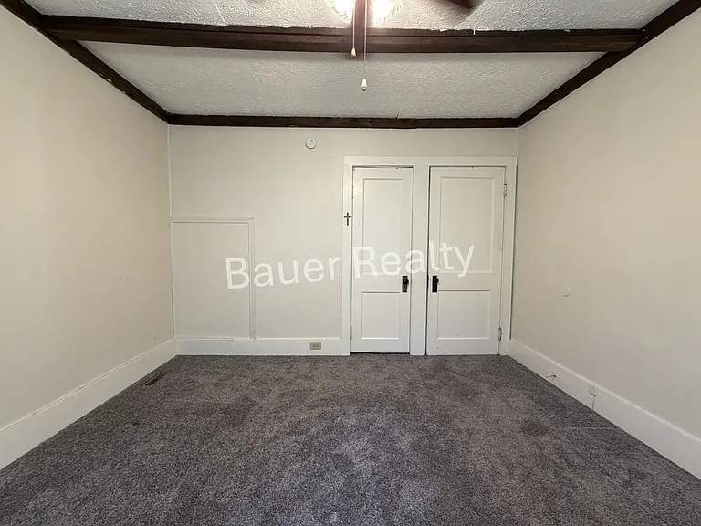728 W 10th St — Photo 14