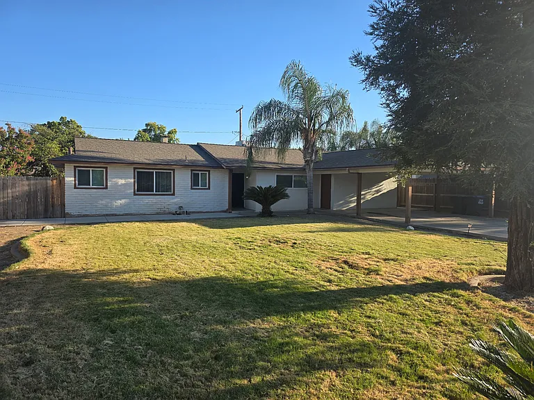 1005 W Cambridge Ave — Photo 1