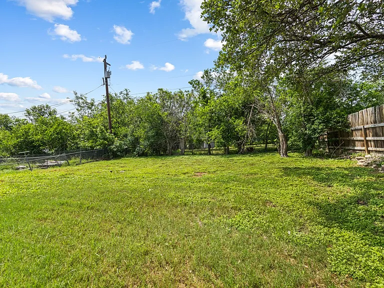 4518 Clear Spring Dr — Photo 24