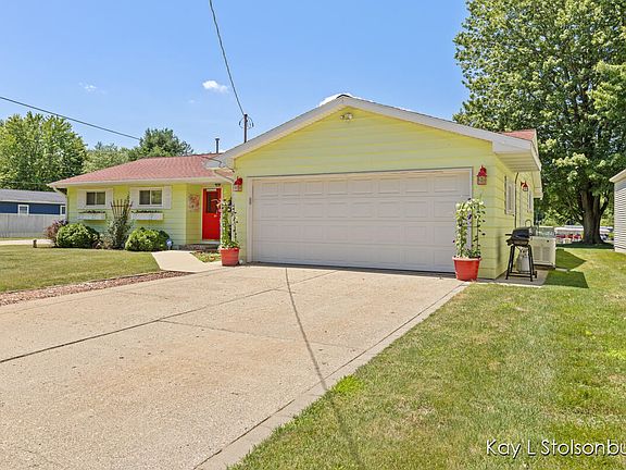2nd image of 1426 Lynn Dr