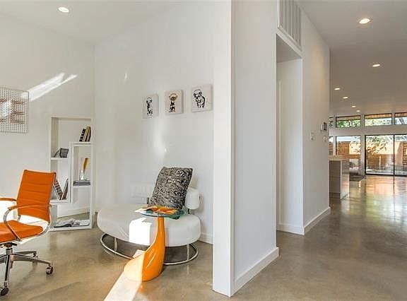 5th image of 4213 Roseland Ave