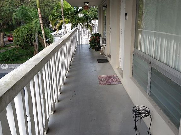 4th image of 701 S 21st Ave APT 206