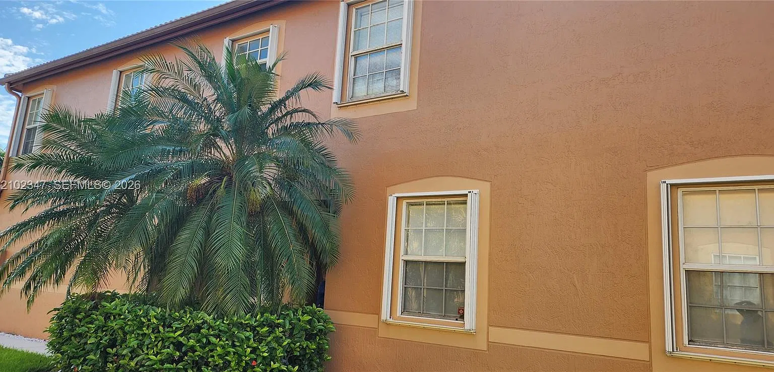 Sectors 3 & 4 Boundary Pl — Photo 2
