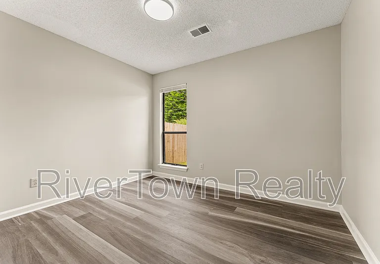 4585 Berrypick Ln S — Photo 18