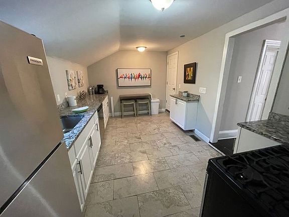3rd image of 3410 Hancock Ave