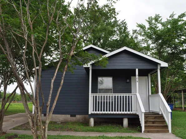 809 W Brown St, Ennis, TX 75119