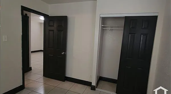 877 NW 10th St — Photo 10