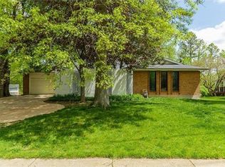 714 Henry Ave, Ballwin, MO 63011