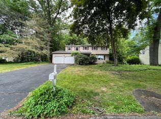 10 Sussex Rd, Glenmont, NY 12077