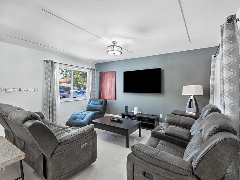 2430 SW 22nd Ter — Photo 5