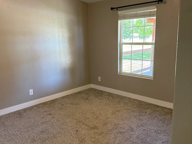 23409 Hamilton Ave — Photo 16