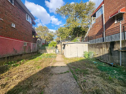 Sold by Talk of the Town Realty | media 10